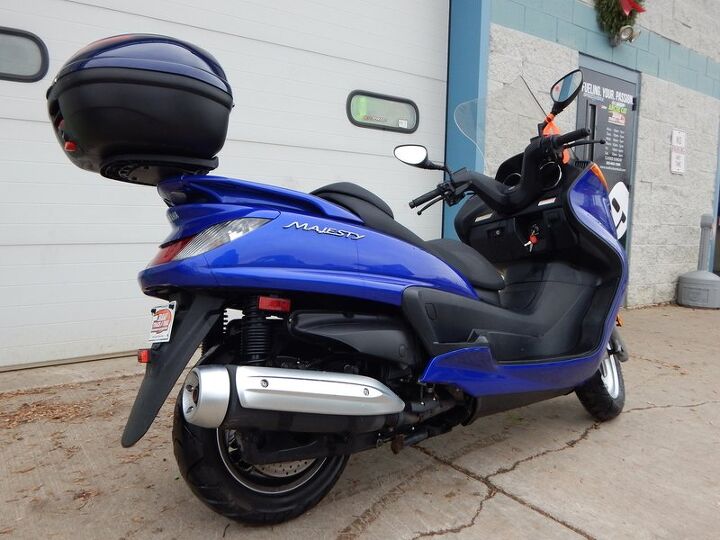 1 owner givi top box good color nice super scooter new tires we can
