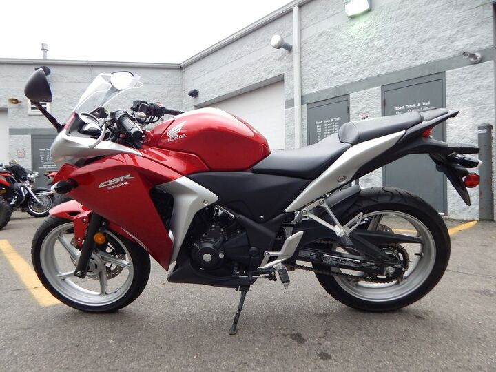 stock fuel injected clean sport bike we can ship this for 399 anywhere