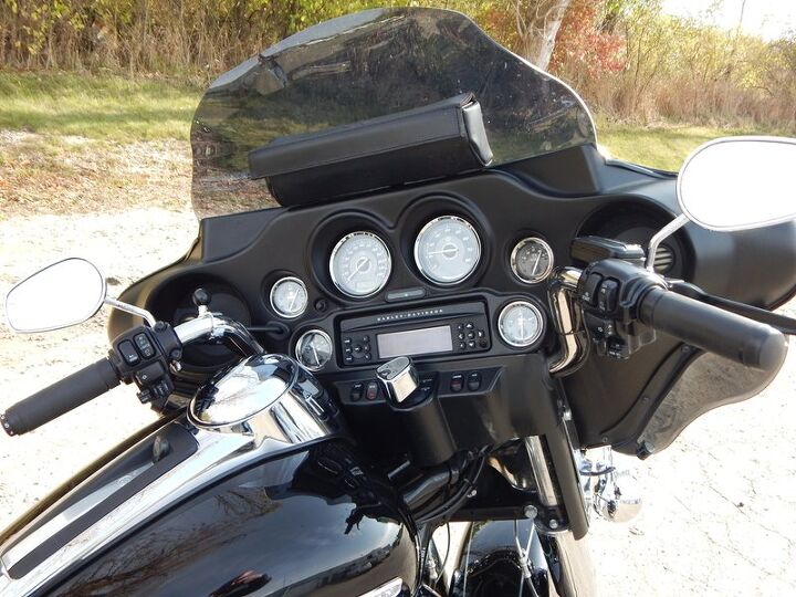 audio cruise control heated grips chrome forks led signals and tail light