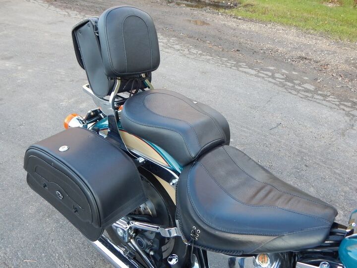 windshield backrest rack lightbar hard mounted saddlebags highway pegs