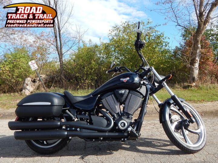 hardmounted lockable saddlebags clean blacked out muscle cruiser we can