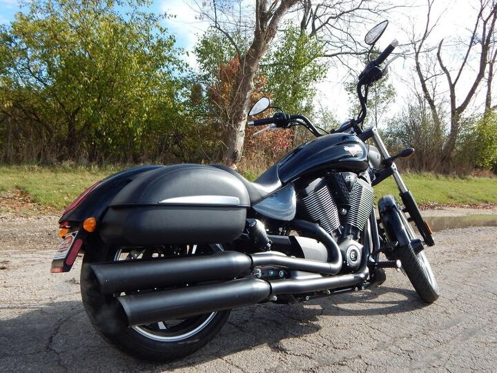 hardmounted lockable saddlebags clean blacked out muscle cruiser we can