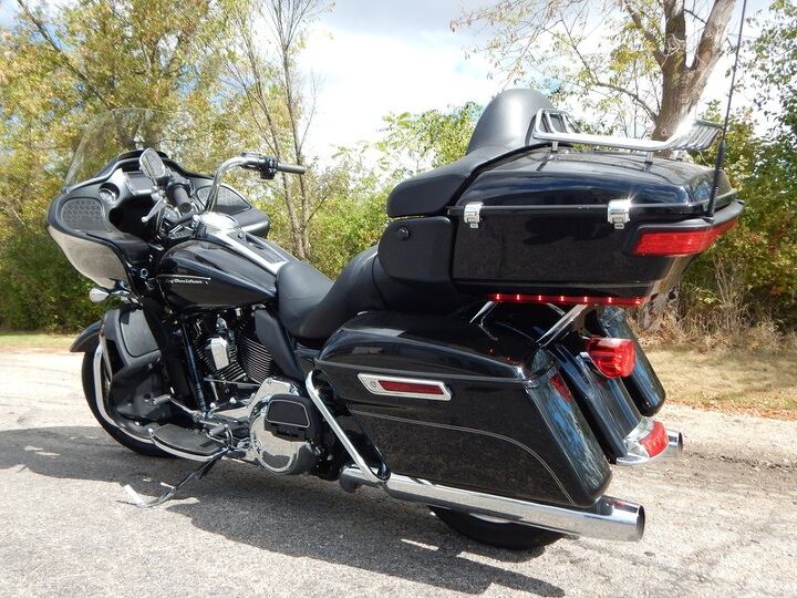 abs navigation audio cruise control rack low miles clean bagger we