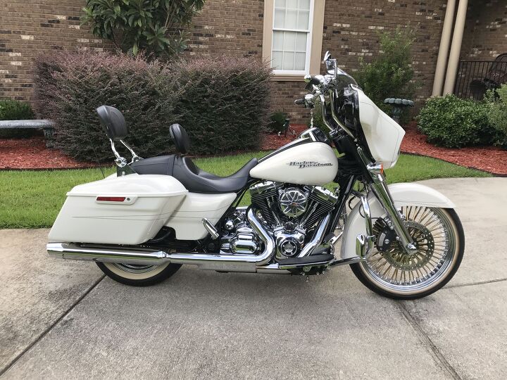lightly used 2014 hd street glide special