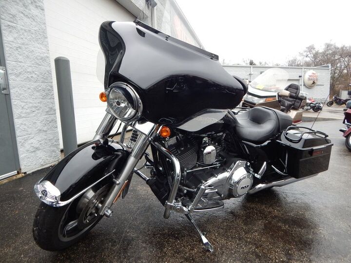 1 owner audio cruise control vance and hines exhaust clean and cool