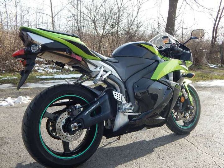 stock cool colors low miles 1 owner used sportbike racing preowned