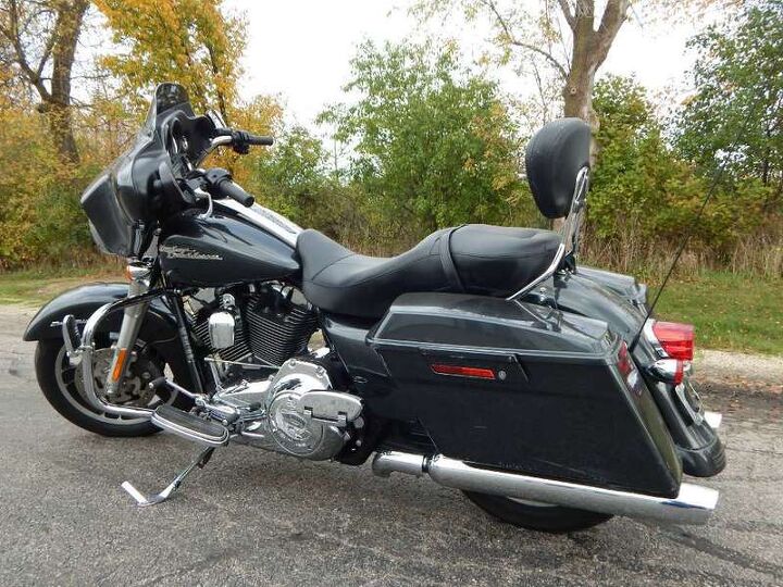 backrest audio cruise control hwy pegs chrome boardswe can ship this