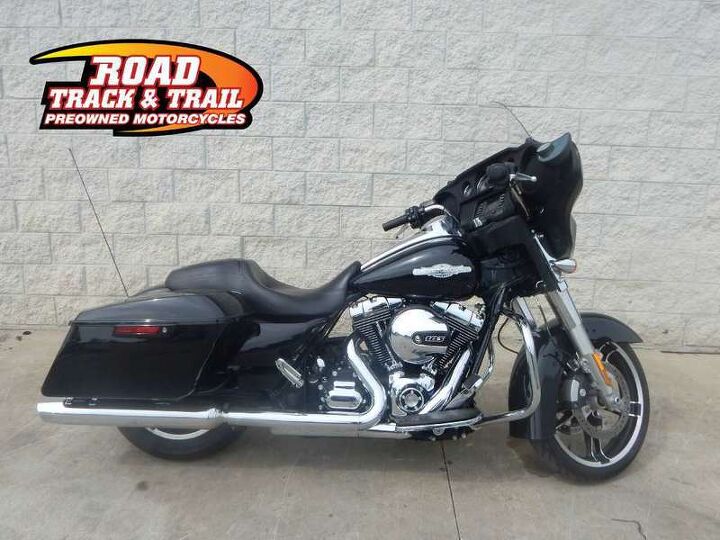stock clean new style street glide we can ship this for 399 anywhere