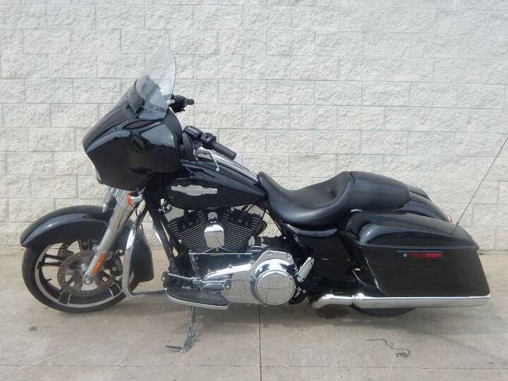 stock clean new style street glide we can ship this for 399 anywhere