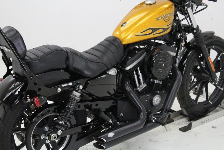 only 908 miles vance hines exhaust upgraded grips passenger back