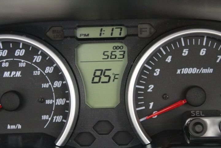 only 563 miles windshield passenger back rest 2013 suzuki