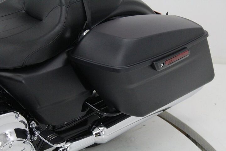 only 391 miles engine guard floor boards hard saddle bags flat