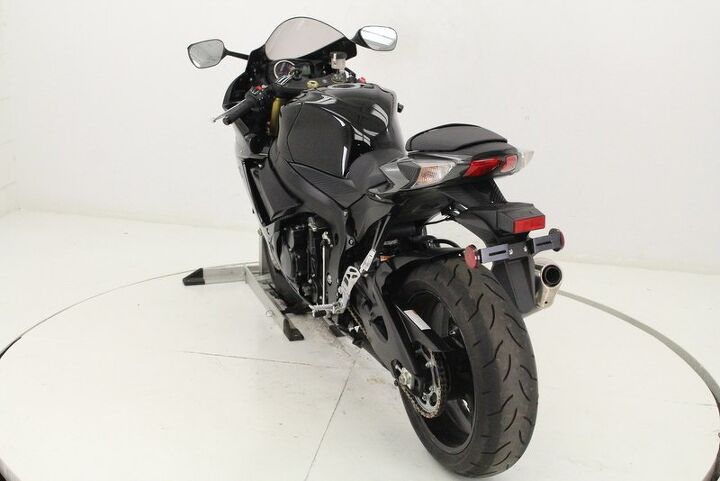 only 1302 miles 100 stock great color combo 2013 suzuki