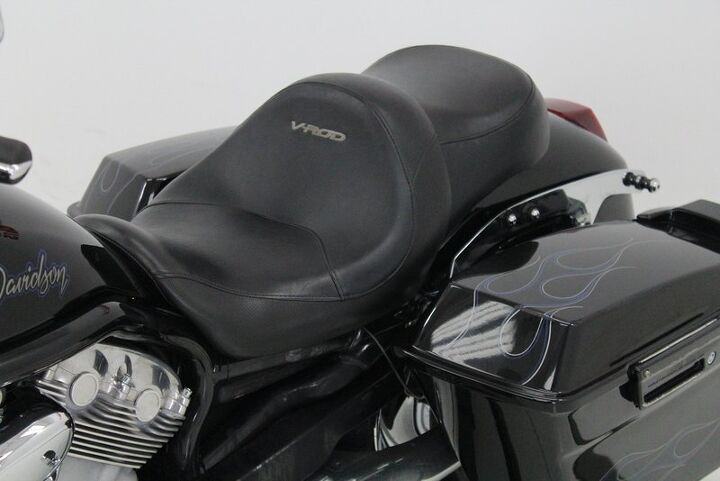 upgraded exhaust hard saddle bags upgraded grips chrome