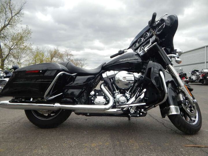 abs cruise heated grips 1 owner navigation street glide look low