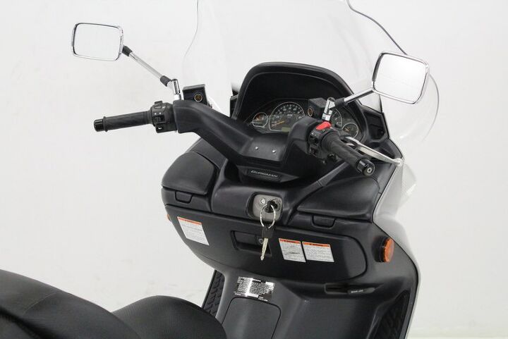 only 9262 miles givi windshield looking to turn some heads you