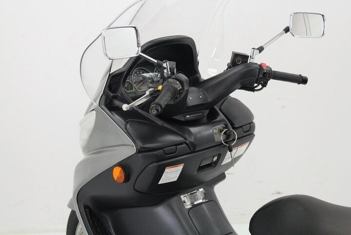 only 9262 miles givi windshield looking to turn some heads you