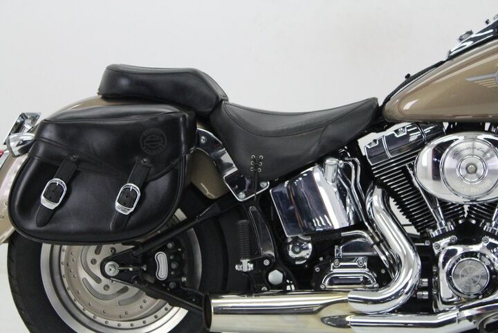 screamin eagle intake upgraded exhaust floor boards leather saddle