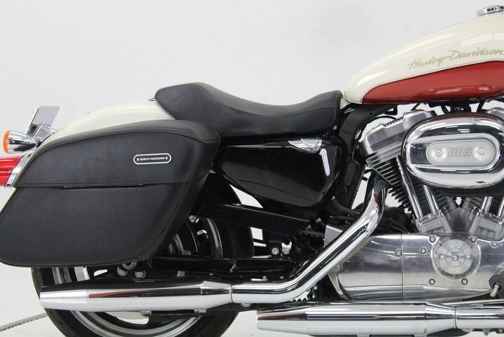 only 2225 miles hard leather saddle bags windshield great color