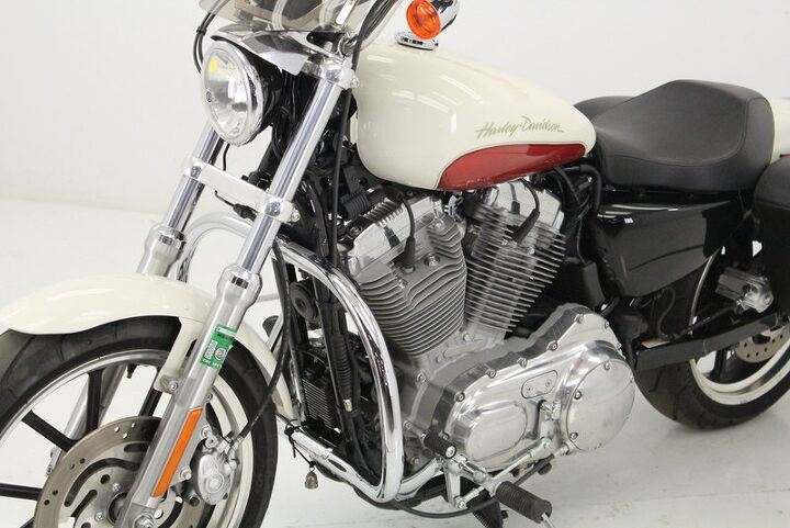 only 2225 miles hard leather saddle bags windshield great color