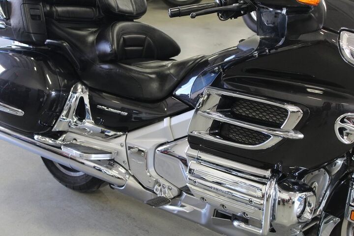 only 5907 miles riders backrest upgraded chrome wind