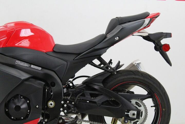 only 1868 miles tinted windscreen great color combo 2015 suzuki