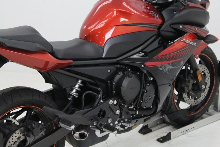 great color combo windshield great entry level bike 2011 yamaha