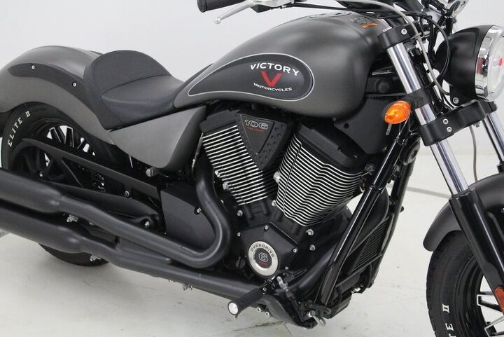 only 1092 miles great color combo 100 stock 2015 victory