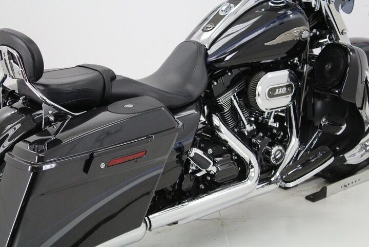 only 3862 miles 1 of 3650 ever made 110th anniversary model cvo