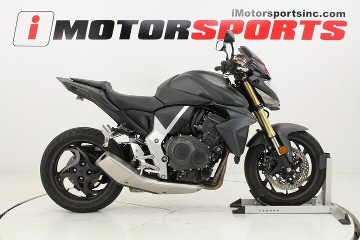 only 6772 miles fender eliminator tinted windscreen 2012