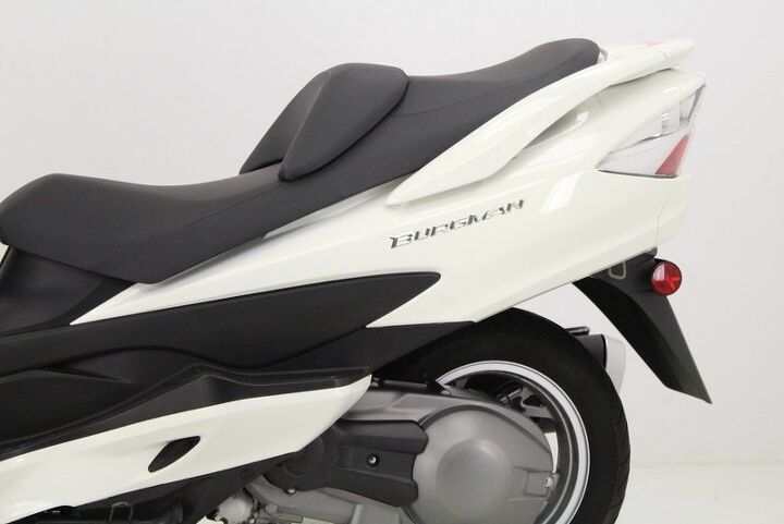 the burgman 400 also provides an impressively comfortable ride it has