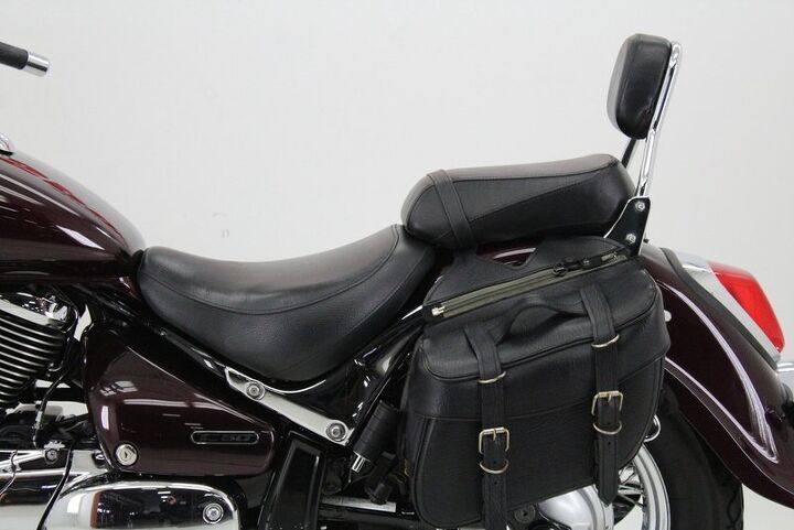 leather saddle bags back rest windshield floor boards great