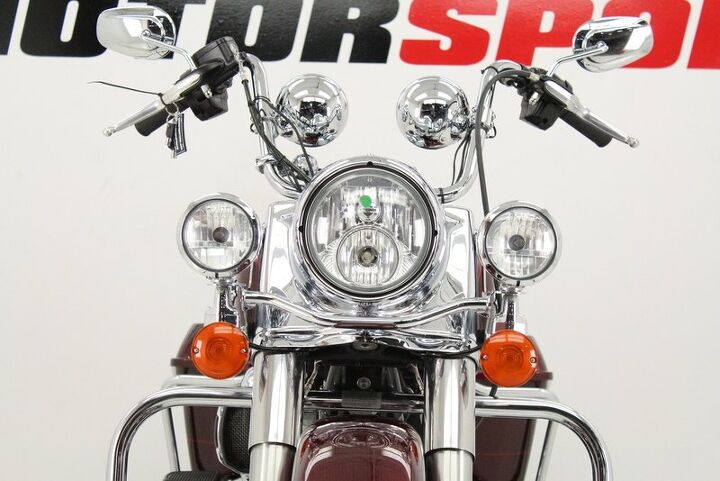 upgraded handlebars upgraded sound system engine guard great color
