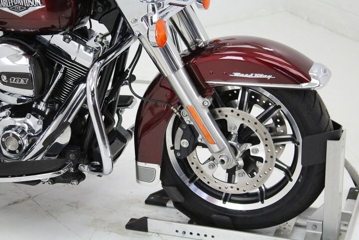 upgraded handlebars upgraded sound system engine guard great color