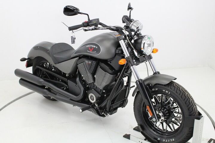 only 430 miles 2015 victory gunner suede titanium metallic with