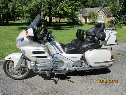 Beautiful Pearl White 2008 Gold Wing