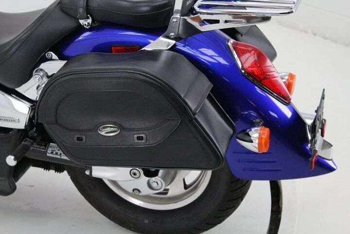 windshield back rest hard saddle bags the vtx1300r has everything