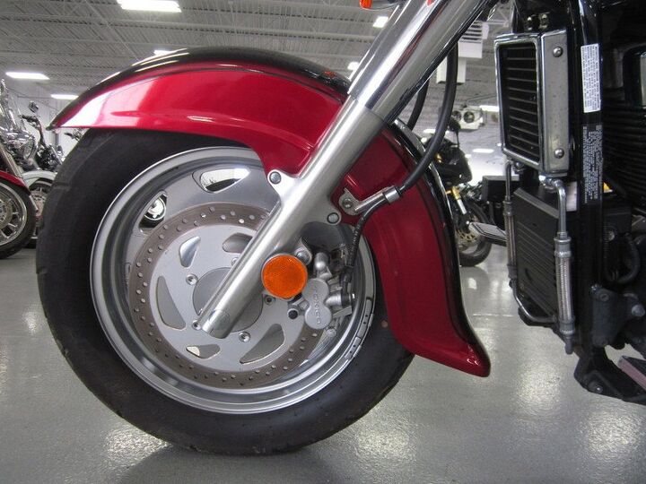 cobra exhaust only 5138 miles the boulevard c90 is equally at home on