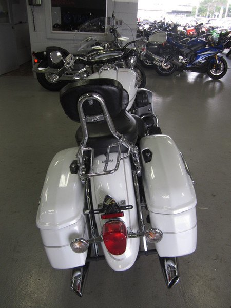 quick detachable windshield and backrest let the rider optimize the bike