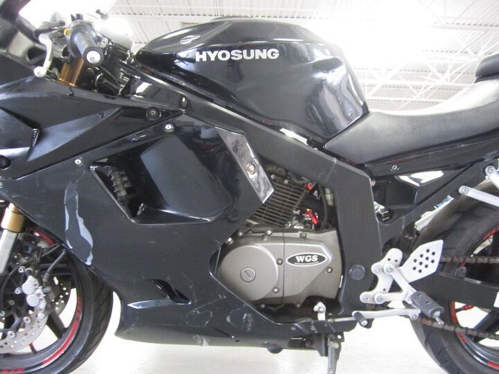 the hyosung gt 250r is the perfect full size sports bike for those on the