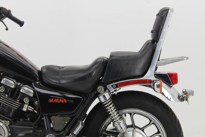 Full performance review of 1985 Honda Magna (VF700C) (model since April 1985 Full performance review of 1985 Honda Magna (VF700C) (model since April 1985