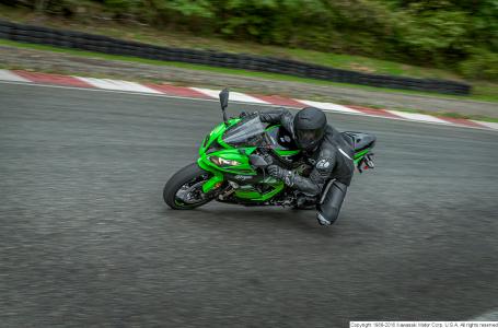 championship technology comes to the middleweight class with the ninja zx 6r with