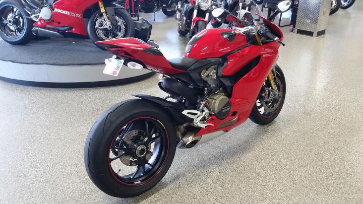amazing 2012 1199 s this bike has super low mileage and needs nothing has