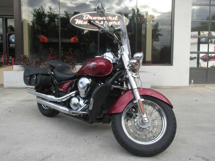 comes with added windscreen and saddlebags comfortable mid size cruiser