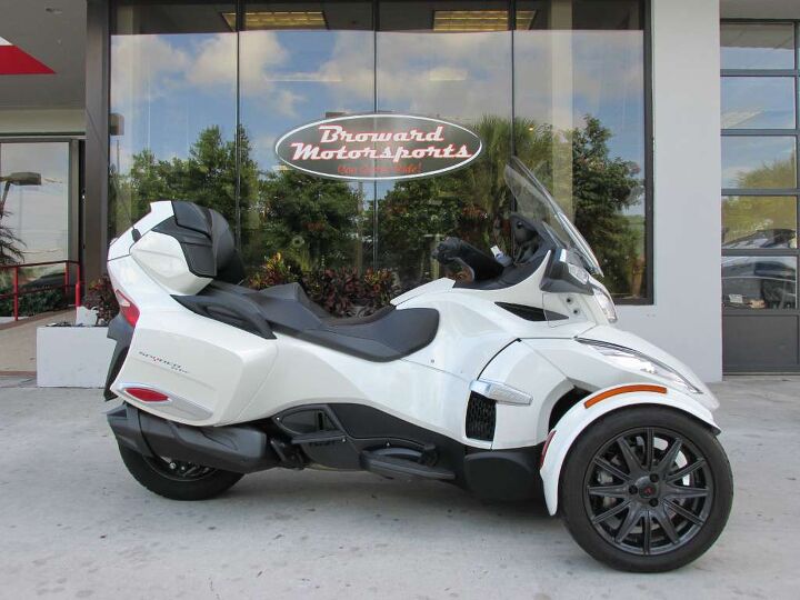 only 319 miles upgraded 2014 model with big 1330cc motor 6 speed