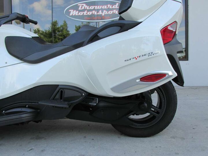 only 319 miles upgraded 2014 model with big 1330cc motor 6 speed