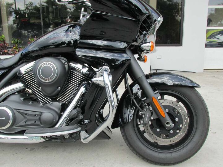 super low miles on this beautiful bagger liquid cooled and fuel injected