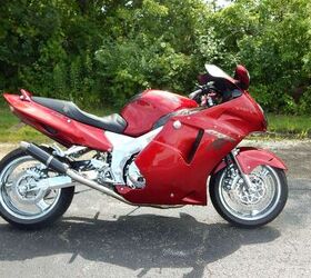 HONDA CBR1100XX Super Blackbird (2001-2002) Specs, Performance & Photos