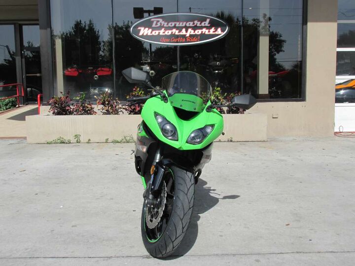this zx6r is stunning low miles and well taken care of cash