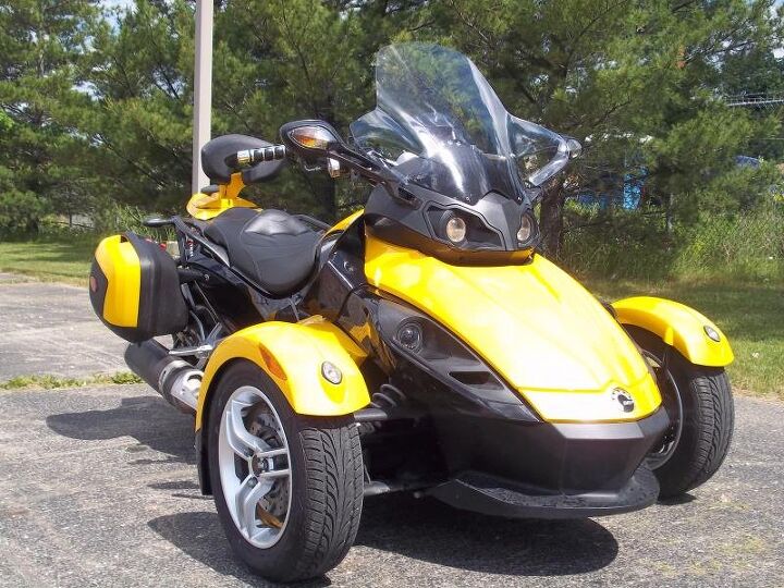 very clean can am spyder 990 sm5 roadster this spyder has many factory